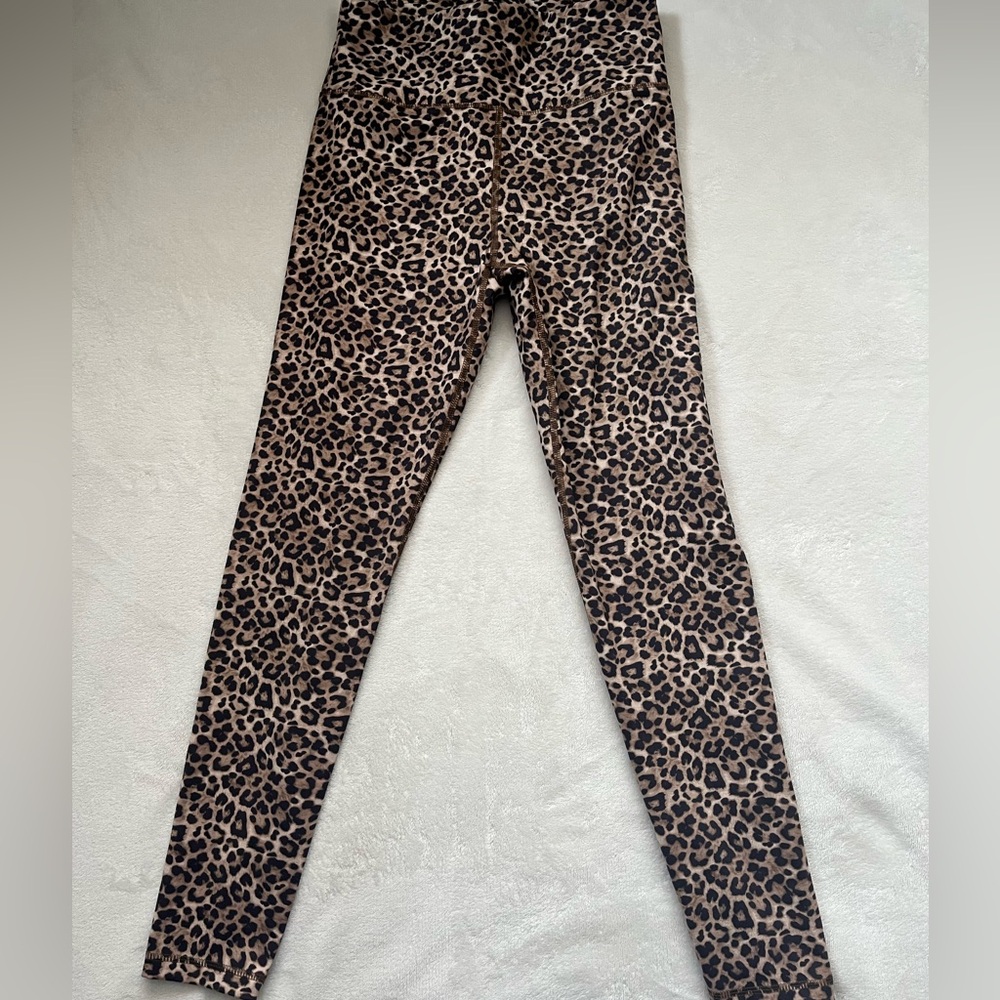 🍀5/$20 woman’s leopard print leggings